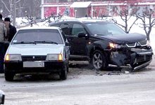 Утреннее ДТП: водитель Mitsubishi Outlander въехал в ВАЗ-21099