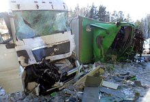 Авария: три фуры в кювете, легковушка — вдребезги