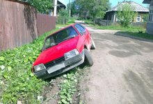 Водитель припарковался в канаве: машину не могли вытащить сутки 