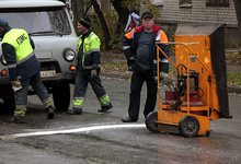 Дорожники ждут солнца и сухого асфальта