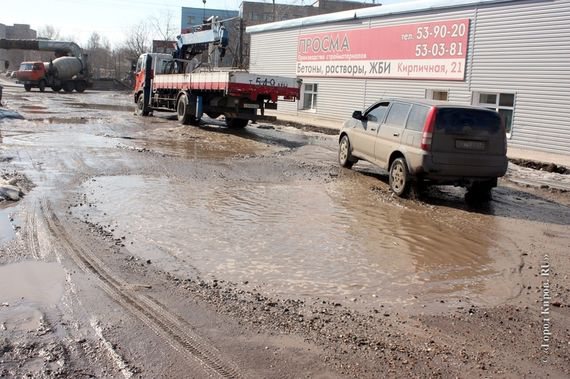 Грунтовые дороги в Кирове: средств хватает лишь на засыпку щебнем