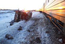 Пригородный поезд Киров-Мураши врезался в КАМАЗ