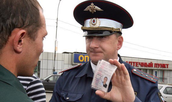 Новая госпошлина: заплати 6,5 тысяч рублей и садись за руль
