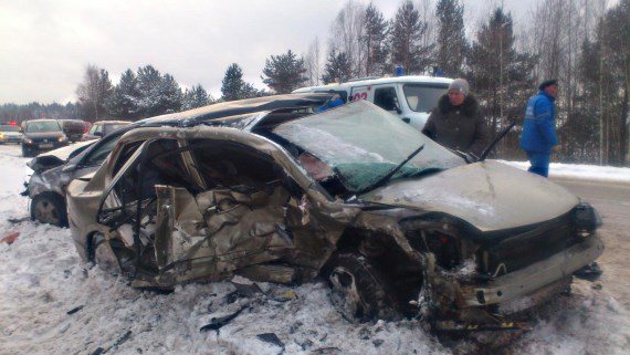 В Юрьянском районе столкнулись две иномарки: один пассажир погиб