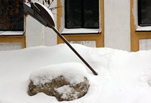 Очистили город от снега...светофоров и дорожных знаков