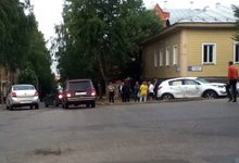 На Воровского у Центра туризма иномарка залетела на тротуар 
