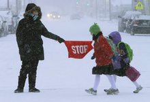 На Мопра «Лада» сбила школьницу, которая перебегала дорогу