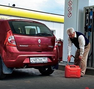 Мировые цены на бензин падают — в Кирове цены растут