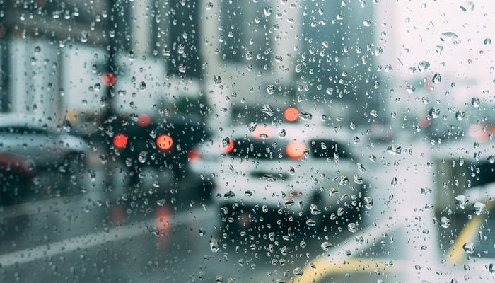Правила езды на автомобиле в дождь: это не так очевидно, как кажется