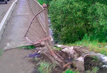 Еще один водитель «улетел» с моста в Яранске