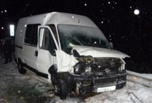 При столкновении микроавтобуса и грузовой газели пострадали два ребенка