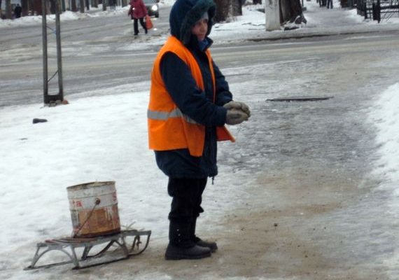 Администрация Кирова отказывается от зимней посыпки дорог песком