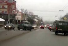 ДТП. На Воровского фургон и «легковушка» не поделили дорогу