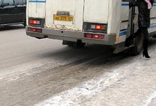 Гололёд на остановках: проблему не решить, пока не потеплеет...