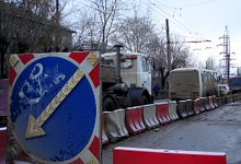 Путепровод ОЦМ: пешеходы выходят на проезжую часть