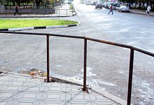 Пешеходам закрыли проход по улице Карла Маркса