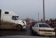 Большегруз перекрыл движение транспорту в Нововятском районе
