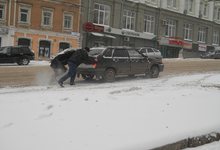 Администрация Кирова просит не мешать очистке улиц от снега