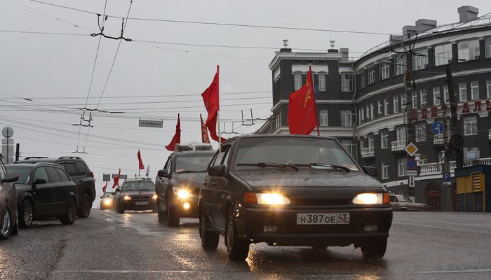 Ностальгия по СССР. Автопробег с красными флагами