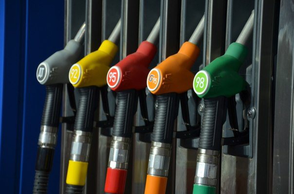 Росстат: цены на бензин в Кирове не растут, а падают
