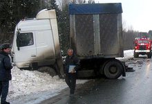 Opel врезался в МАЗ. Водитель легковушки погиб