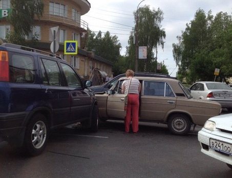 На Воровского ДТП: «Хонда» столкнулась с «шестеркой» (ФОТО)