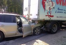 На трассе Вятка «Хендай» залетел под ГАЗ: ДТП записалось на регистратор иномарки