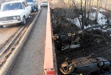 ДТП и весенние скорости. С путепровода вылетела Audi–100