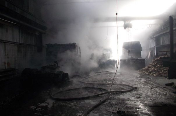 При пожаре в гараже в Стулово сгорел «МАН»