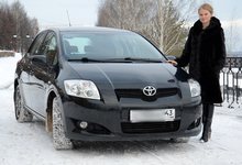 Золотой Toyota Auris