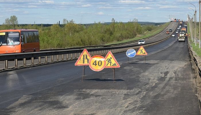 В Кирове на новом мосту началось асфальтирование 