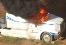 На улице Сурикова загорелся грузовик