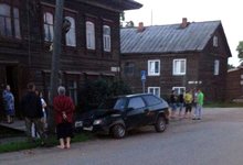 В Котельниче «восьмерка» врезалась в столб: водитель сбежал с места аварии