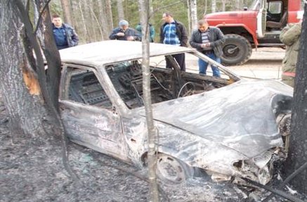 ВАЗ врезался в дерево и вспыхнул в Котельничском районе