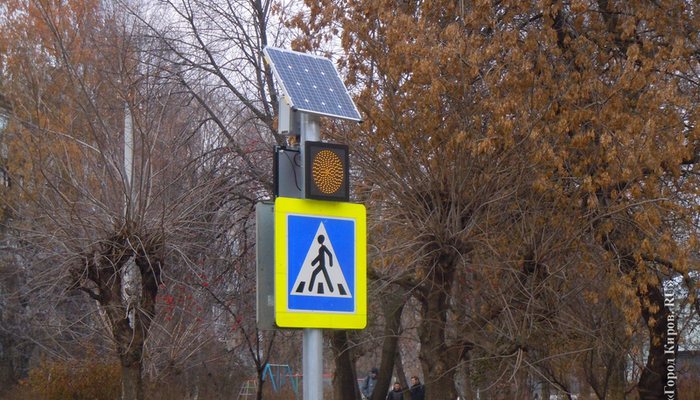 В Кирове пешеходные переходы отмечают дополнительными знаками