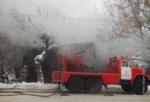 В Кирове на улице Профсоюзной сгорел нежилой дом