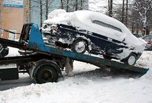 Сотрудники ГИБДД начали эвакуацию «автосугробов»