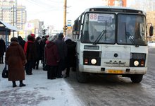 Почему водители не открывают переднюю дверь в автобусе?