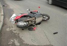 Беременная женщина каталась на скутере и врезалась в «десятку» 