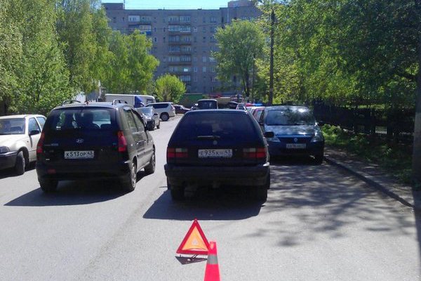 «Фольксваген» сбил 10-летнюю школьницу на улице Монтажников 