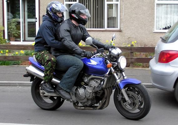 Новичкам-мотоциклистам запретят перевозить пассажиров