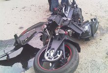  Мопед врезался в иномарку: пассажир в больнице