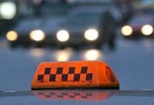 Таксист «выкинул» из машины пассажирку, у которой не было наличных денег