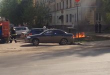 На улице Преображенской едва не загорелись автомобили на парковке