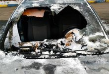 На рассвете в Кирове загорелась иномарка