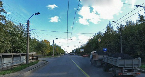 На улице Ломоносова пешеход попал под грузовик