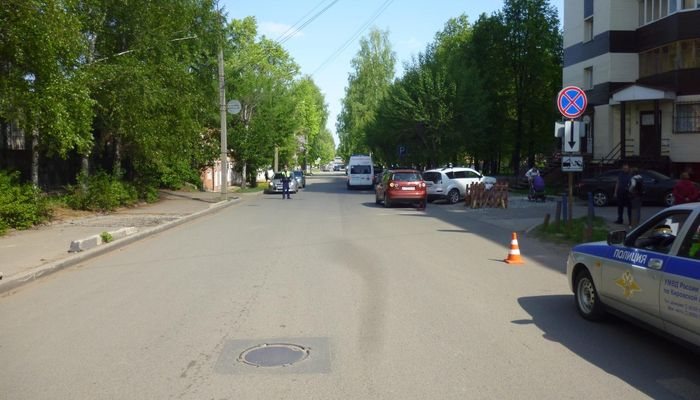 В Кирове 12-летняя девочка попала под колеса автомобиля пенсионерки