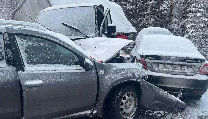 В Белохолуницком районе произошло массовое ДТП: есть пострадавшие