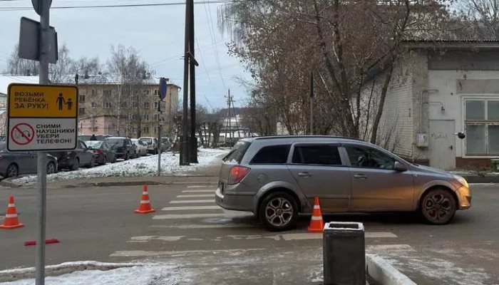 В Кирове иномарка сбила двух школьниц на пешеходном переходе