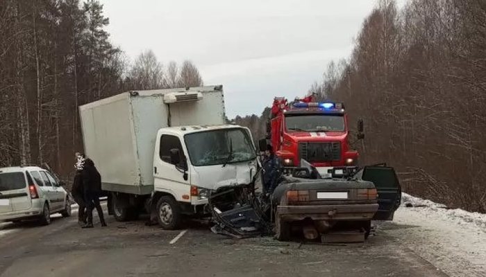 Стало известно, кто погиб в массовом ДТП под Кировом